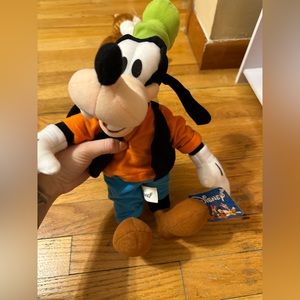 GOOFY 13" PLUSH WALT DISNEY WORLD STUFFED ANIMAL
